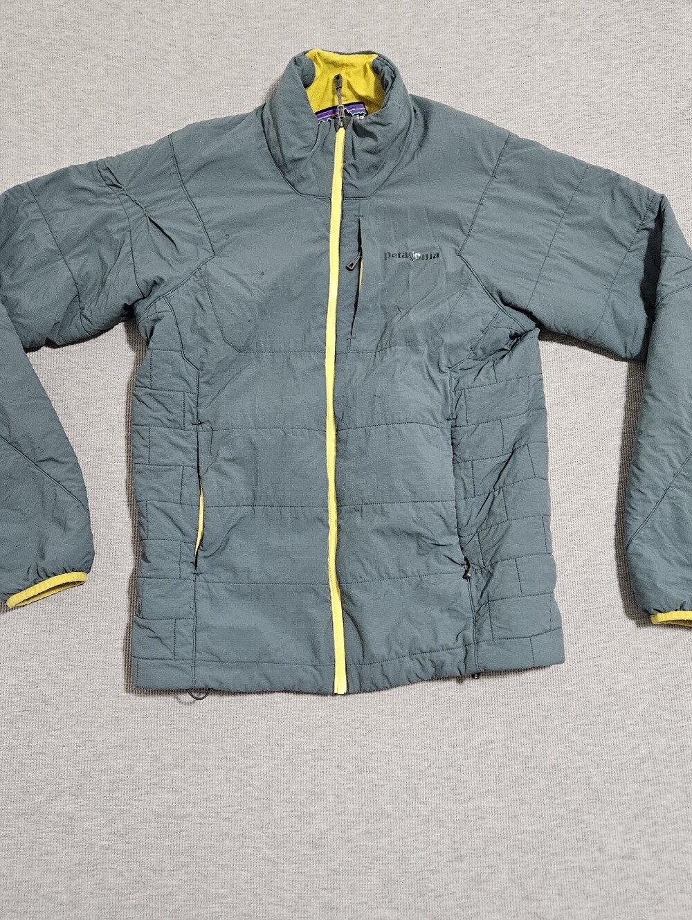Patagonia Mens Small Puffer Jacket - Slate Green with Yellow Trim FLAWED